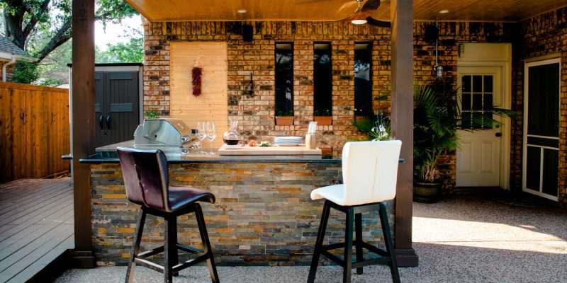 Four Reasons Your Backyard Needs an Outdoor Kitchen