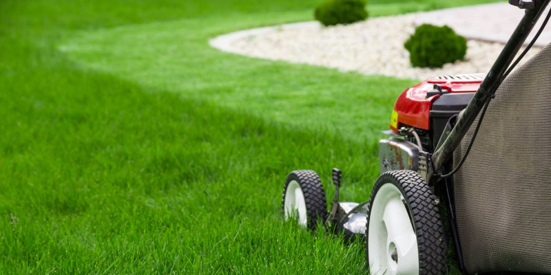 Lawn Mowing in Lake Oconee, Georgia